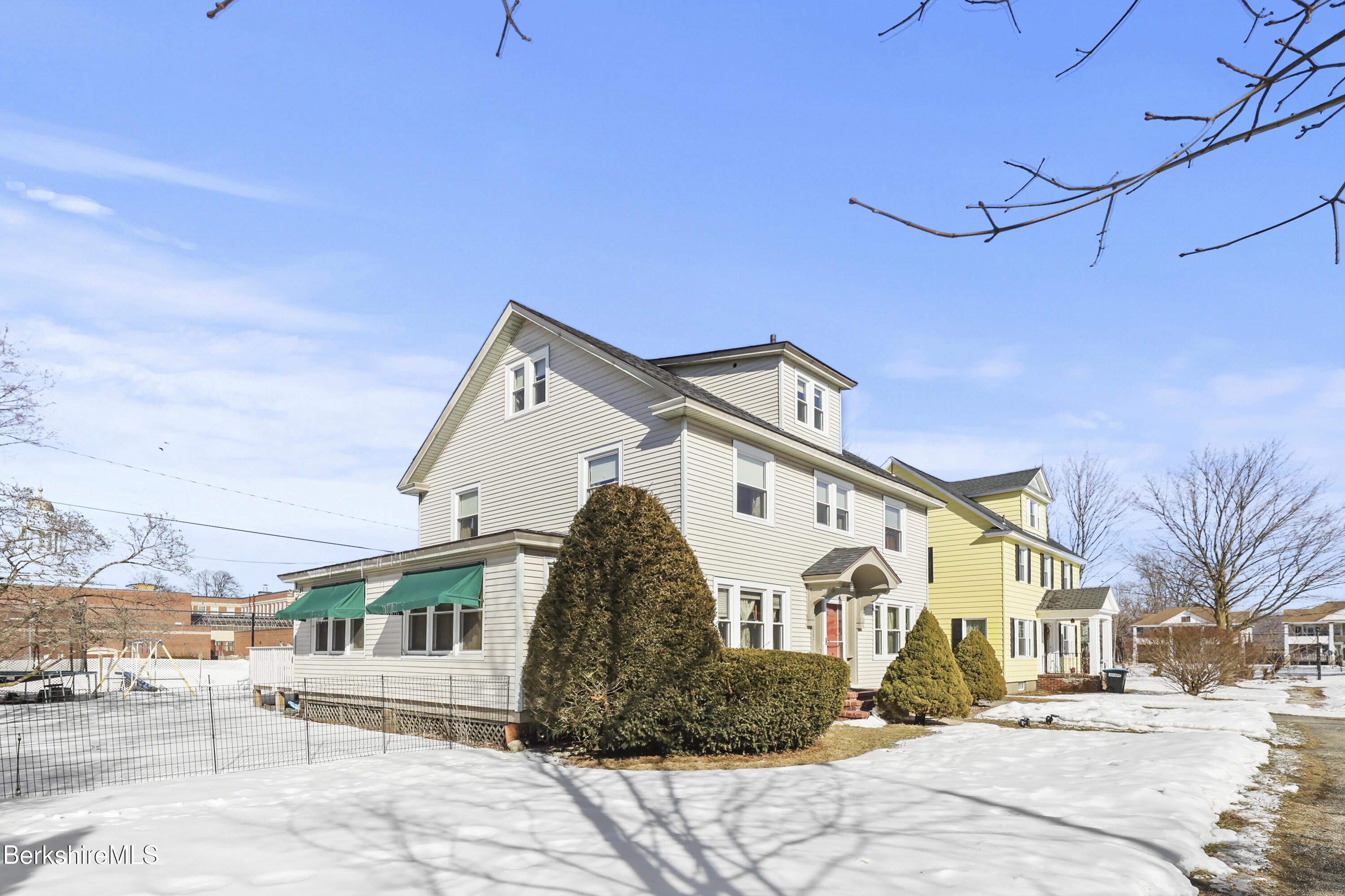 Pittsfield, Massachusetts 01201, United States, 5 Bedrooms Bedrooms, ,3 BathroomsBathrooms,Residential,Active,94284