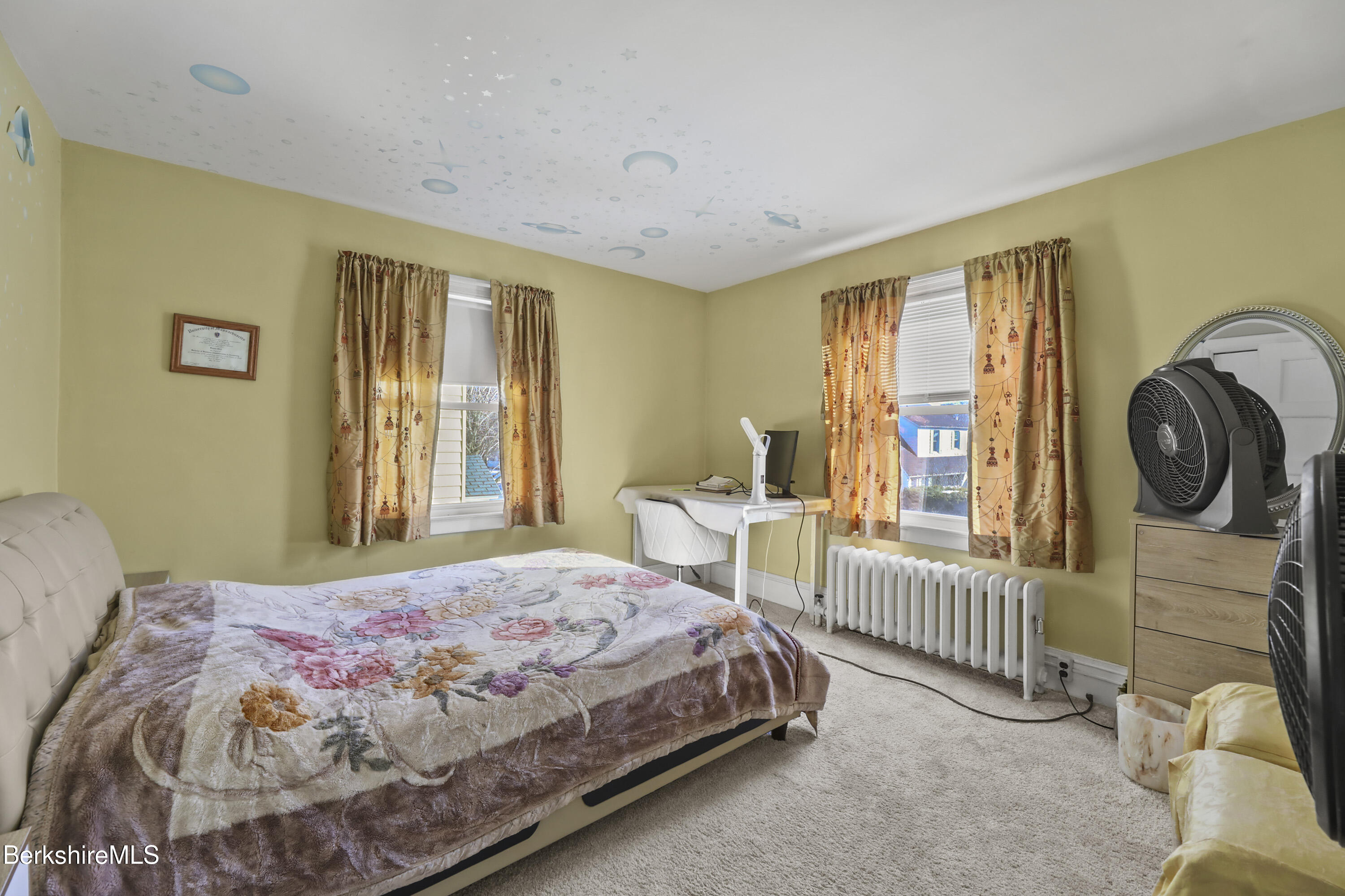 Pittsfield, Massachusetts 01201, United States, 5 Bedrooms Bedrooms, ,3 BathroomsBathrooms,Residential,Active,94284