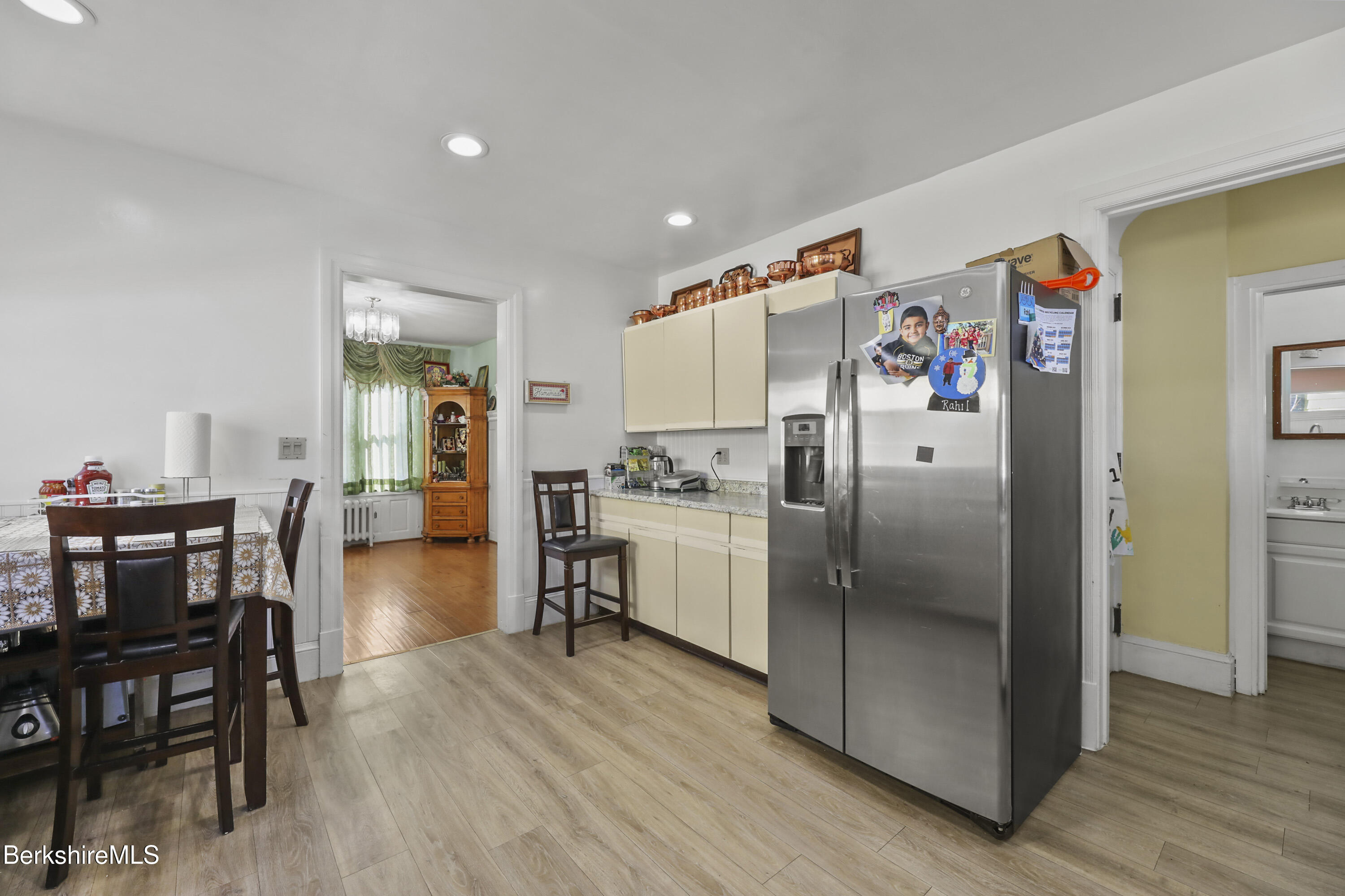 Pittsfield, Massachusetts 01201, United States, 5 Bedrooms Bedrooms, ,3 BathroomsBathrooms,Residential,Active,94284