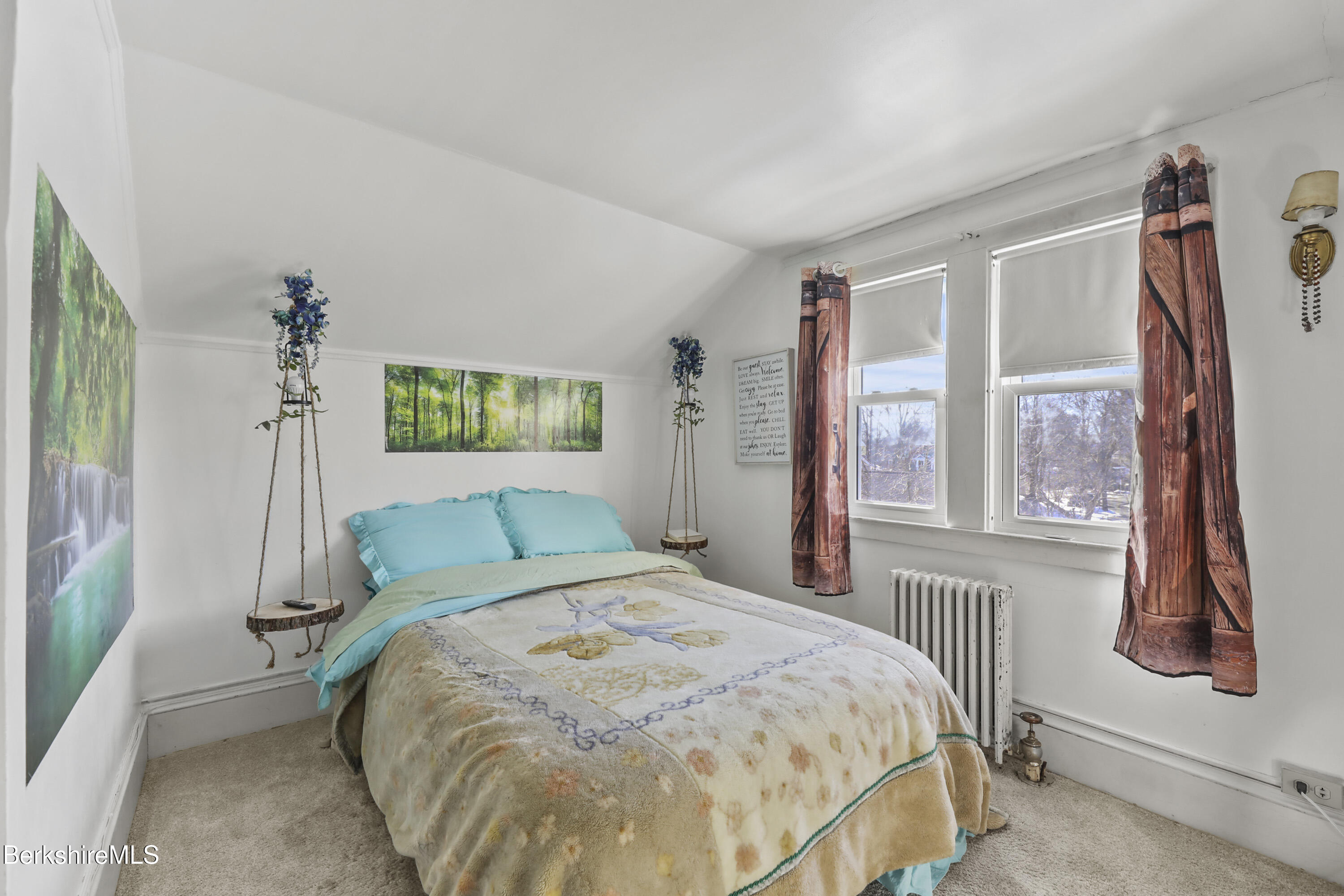 Pittsfield, Massachusetts 01201, United States, 5 Bedrooms Bedrooms, ,3 BathroomsBathrooms,Residential,Active,94284