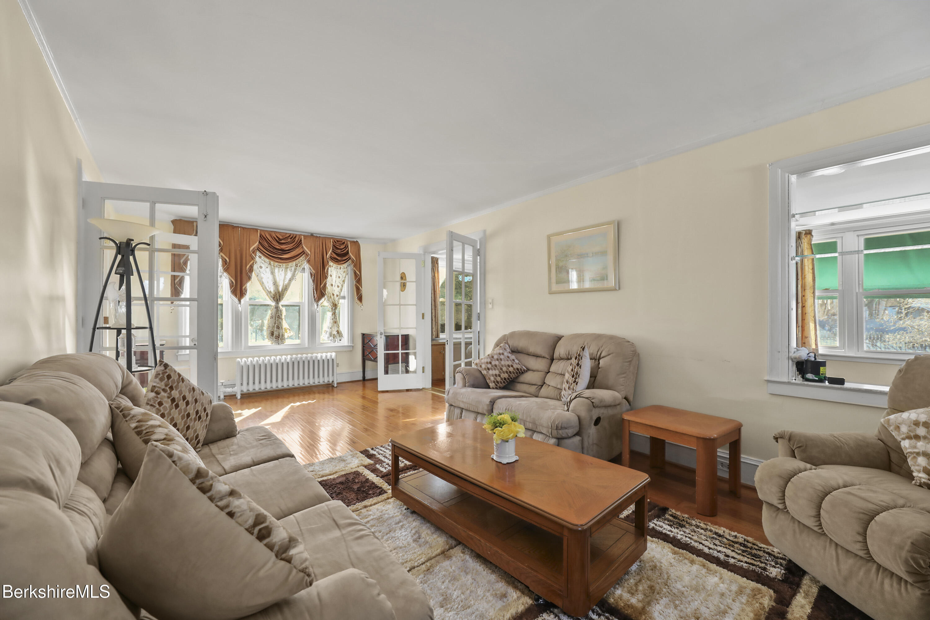 Pittsfield, Massachusetts 01201, United States, 5 Bedrooms Bedrooms, ,3 BathroomsBathrooms,Residential,Active,94284