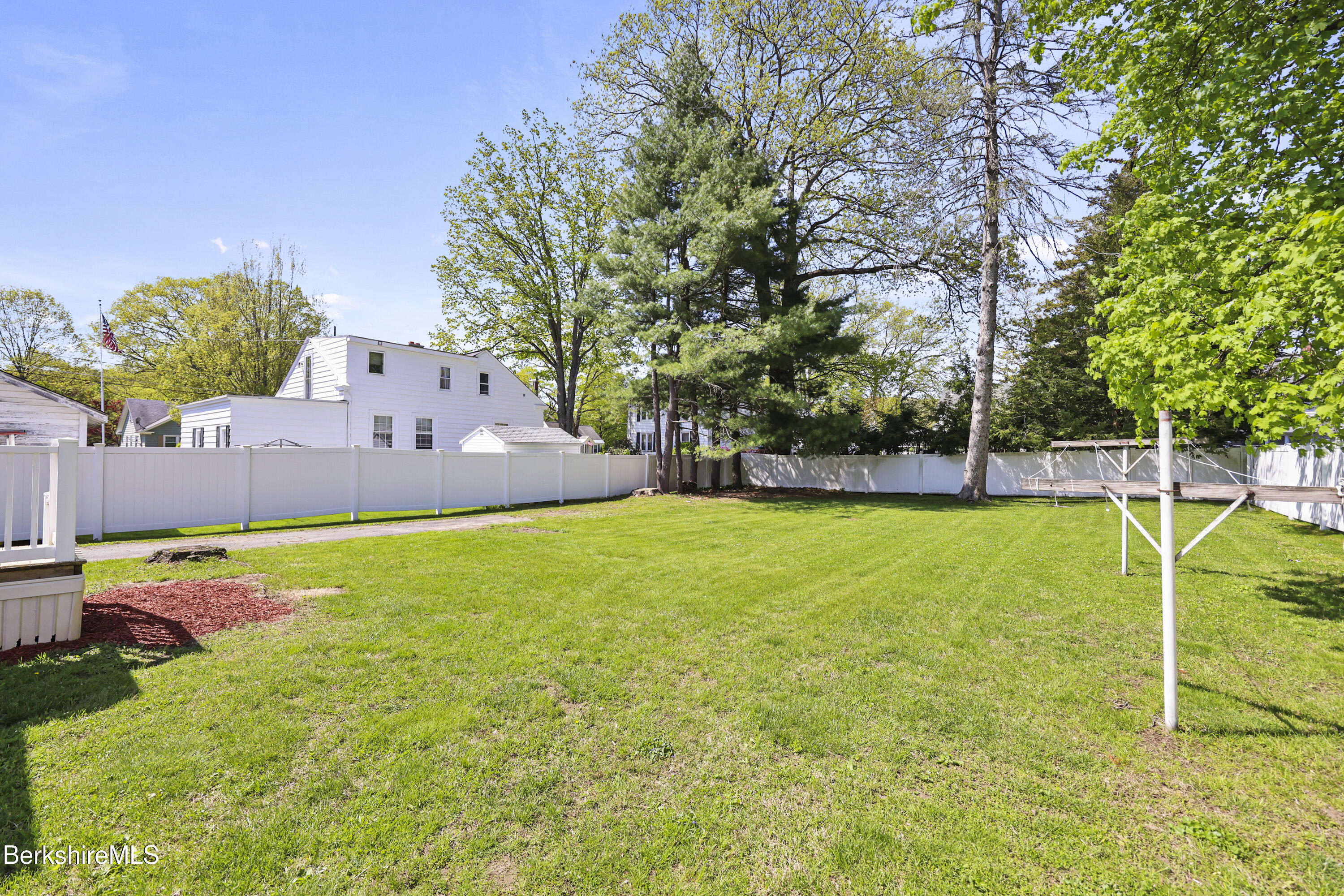 41 Pine St, Dalton, Massachusetts image 32