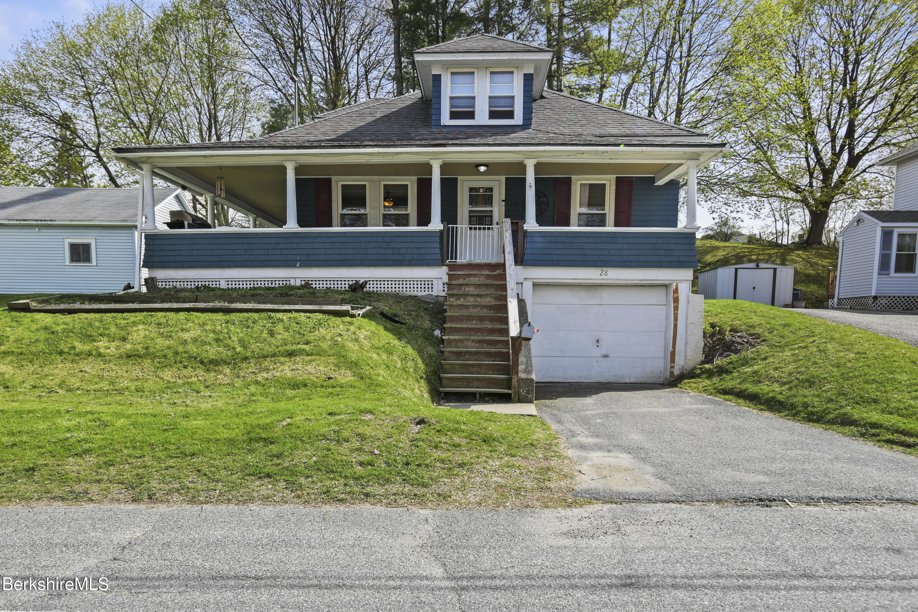 28 Upton St, Adams, Massachusetts image 2