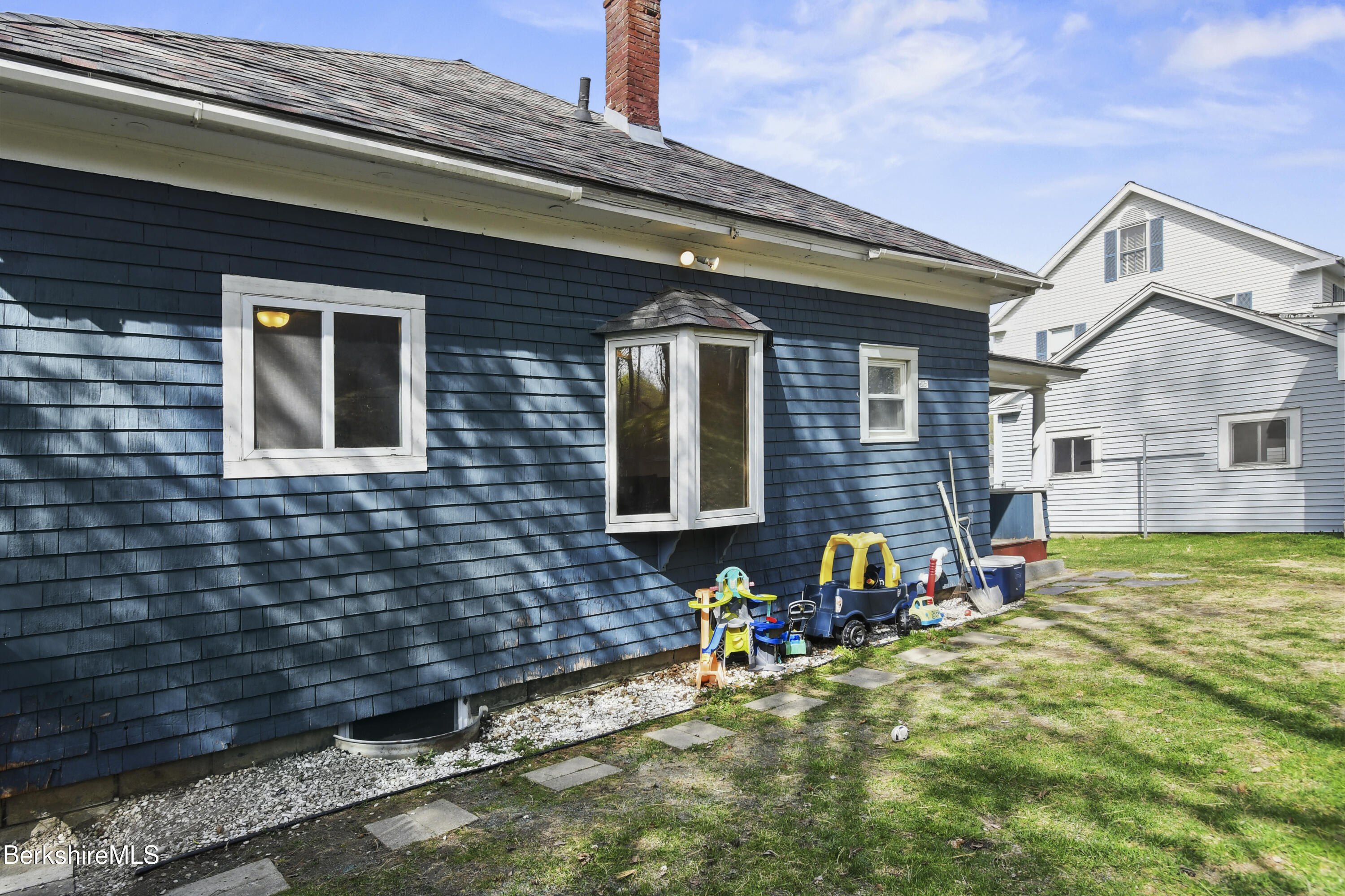 28 Upton St, Adams, Massachusetts image 32