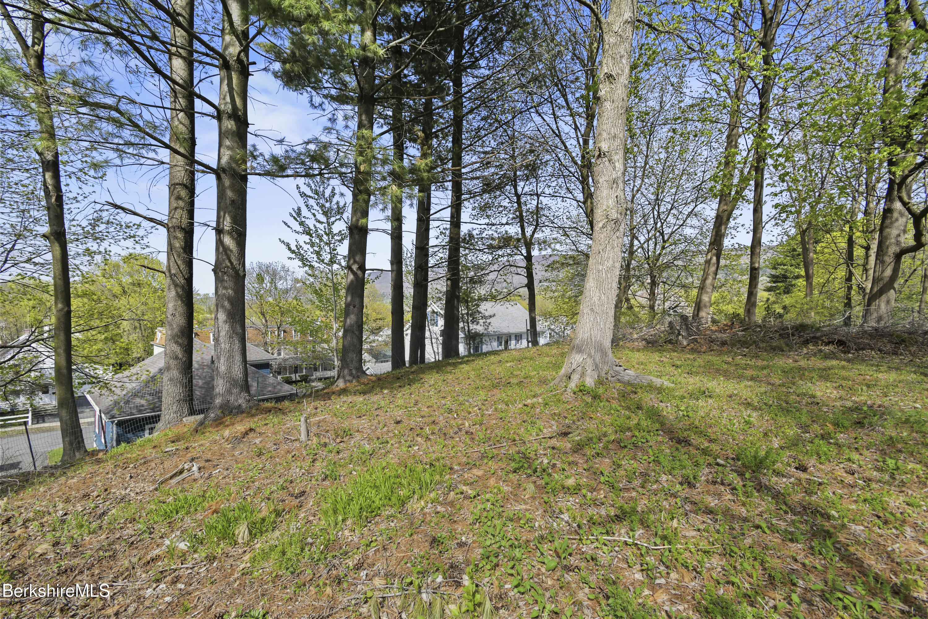 28 Upton St, Adams, Massachusetts image 31