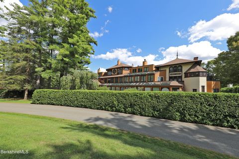 Condo For Sale - 19 Hawthorne Rd #CARRIAGE BARN E-2<br/> Stockbridge, MA 01262