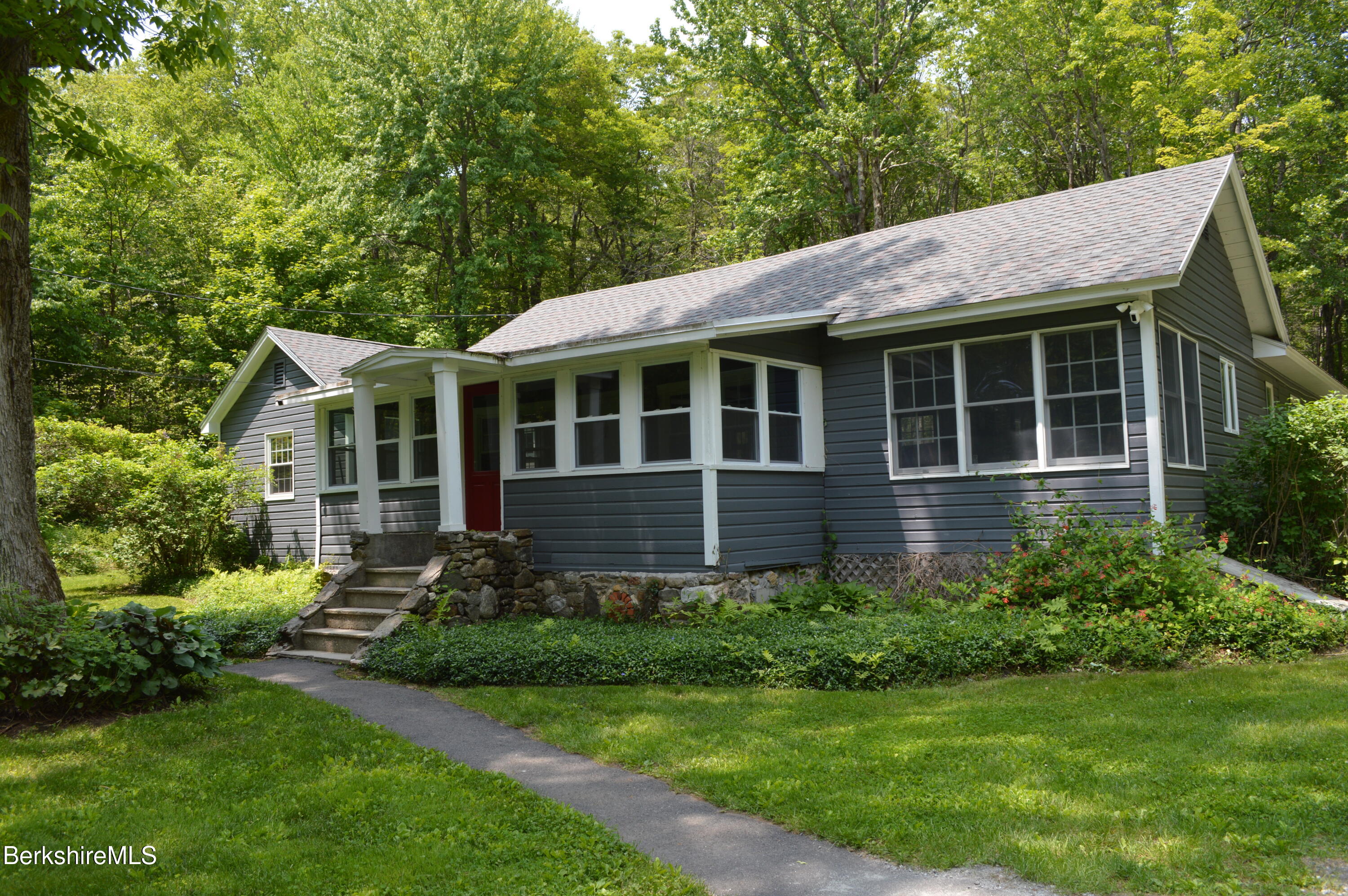 162 Ymca Rd, Becket, Massachusetts image 2