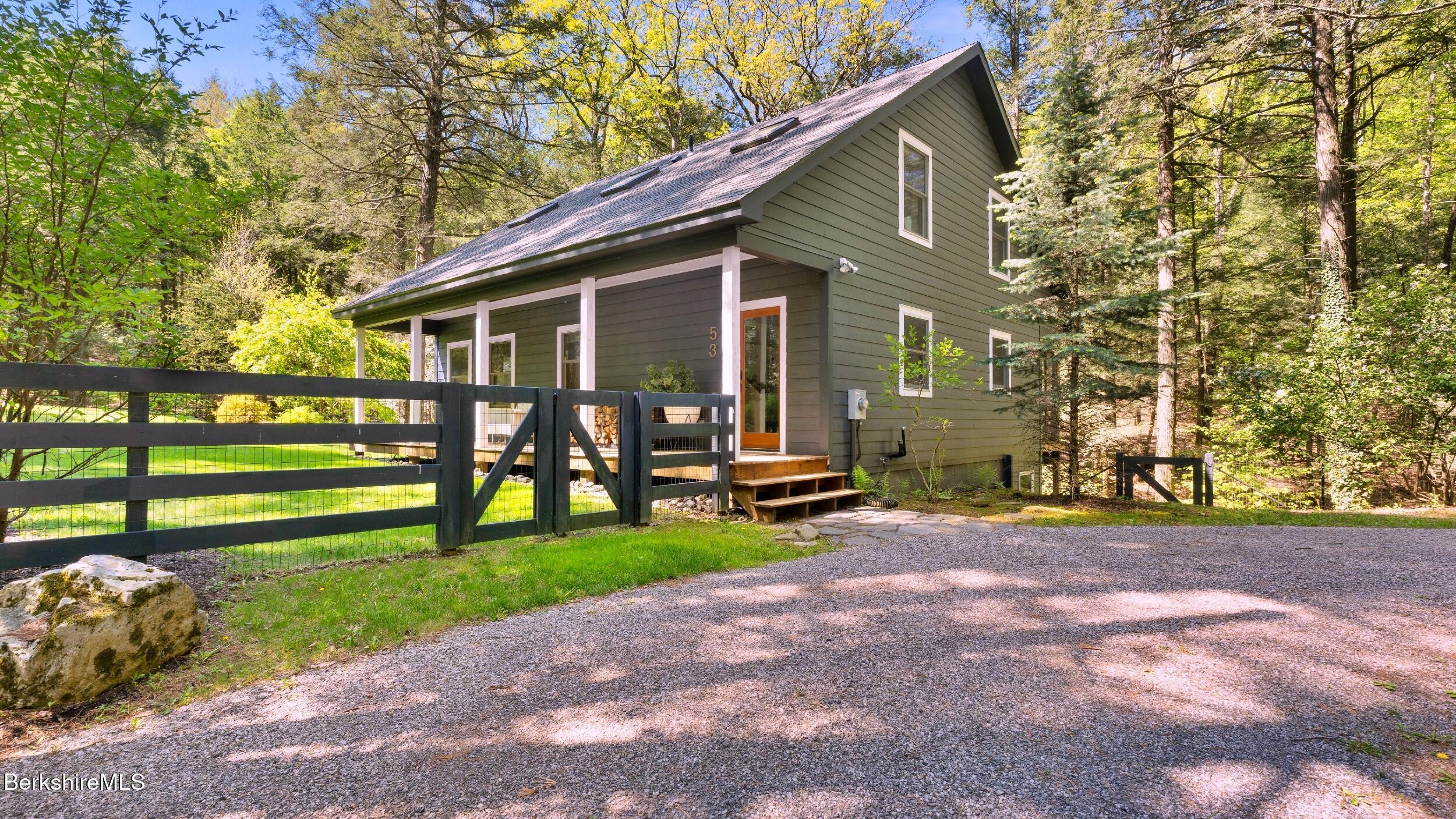 53 10 Broeck Rd, Chatham, New York image 2