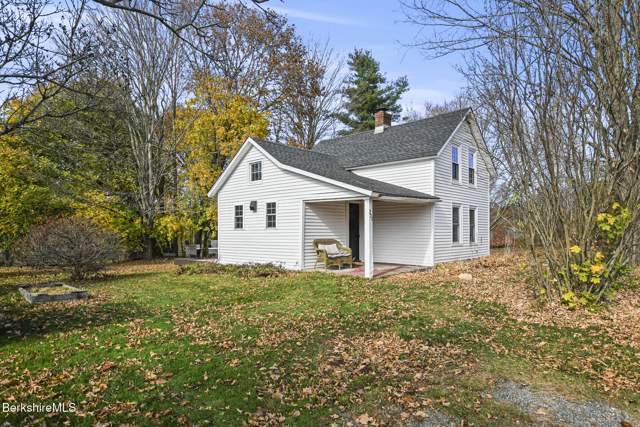 271 Bradley St, Lee, Massachusetts image 3