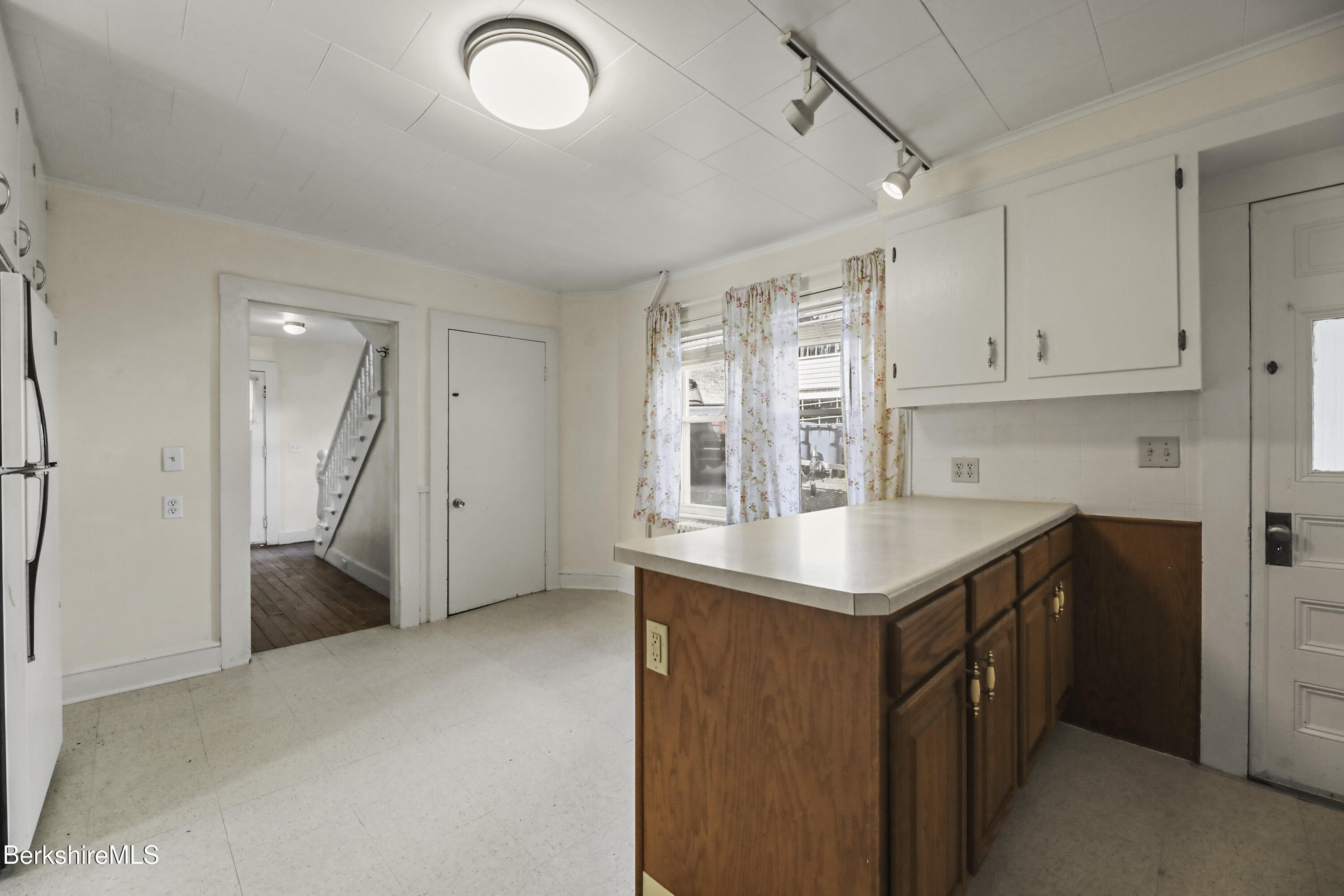 20 Summer St, Lee, Massachusetts image 10