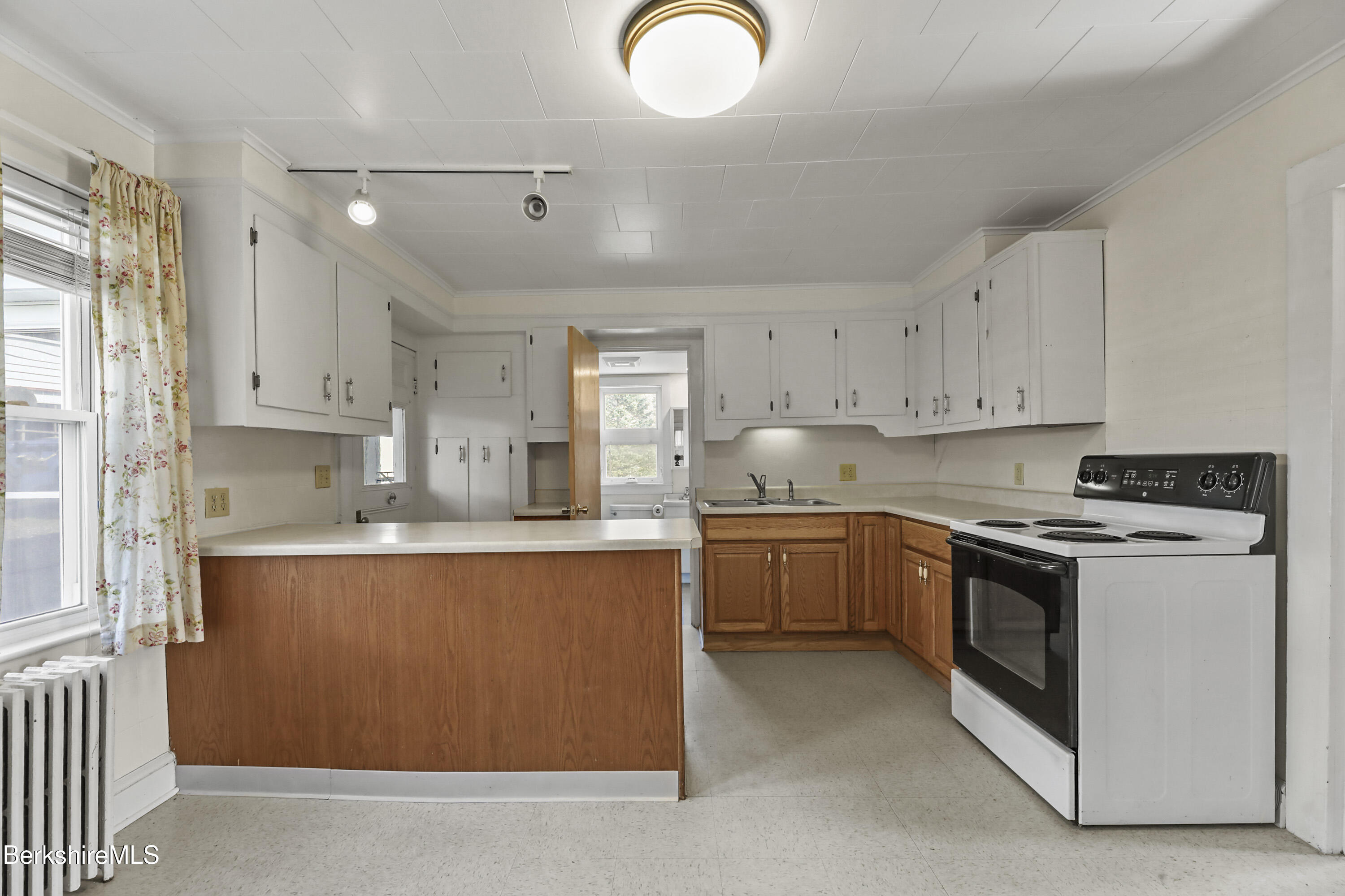 20 Summer St, Lee, Massachusetts image 6