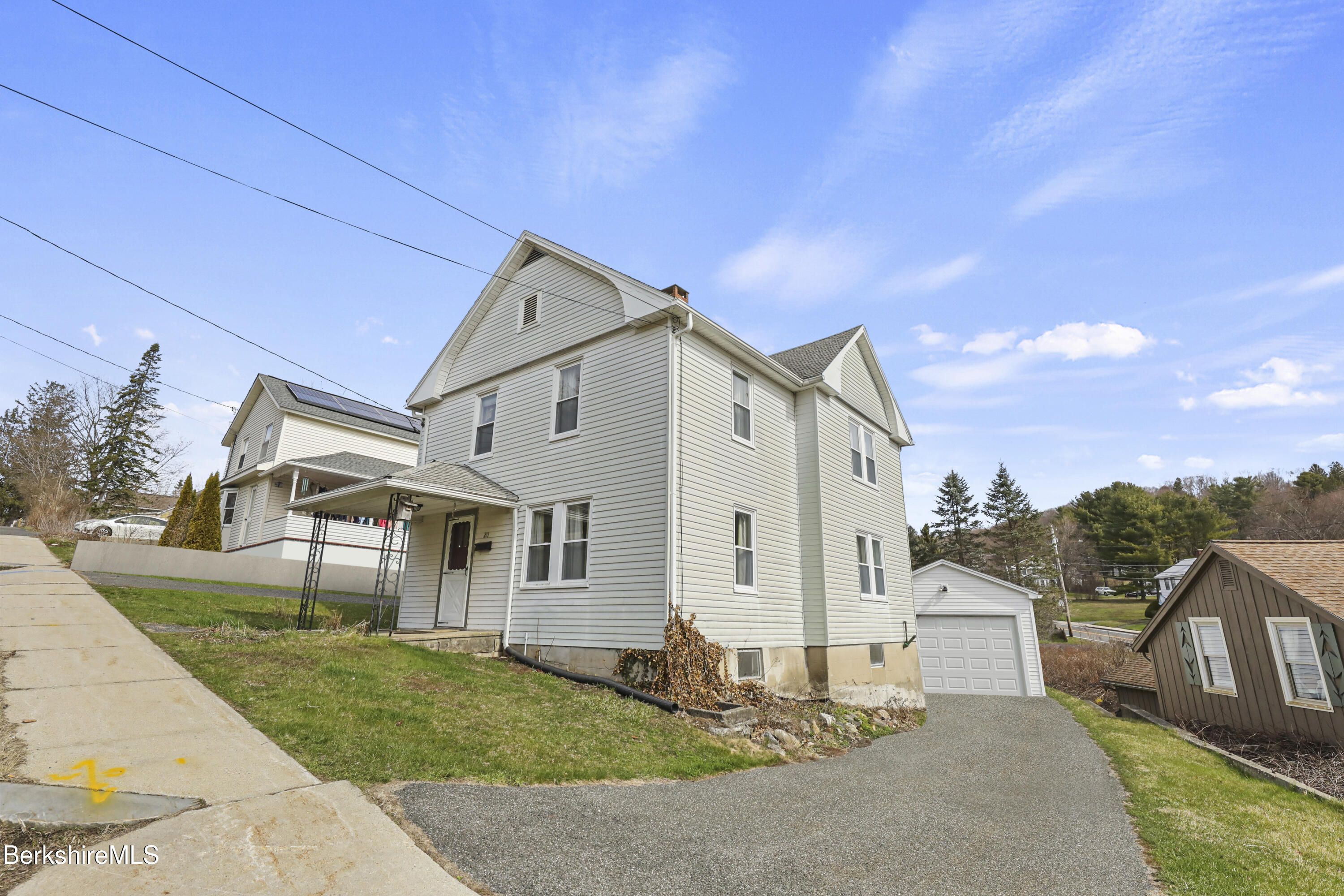 20 Summer St, Lee, Massachusetts image 3