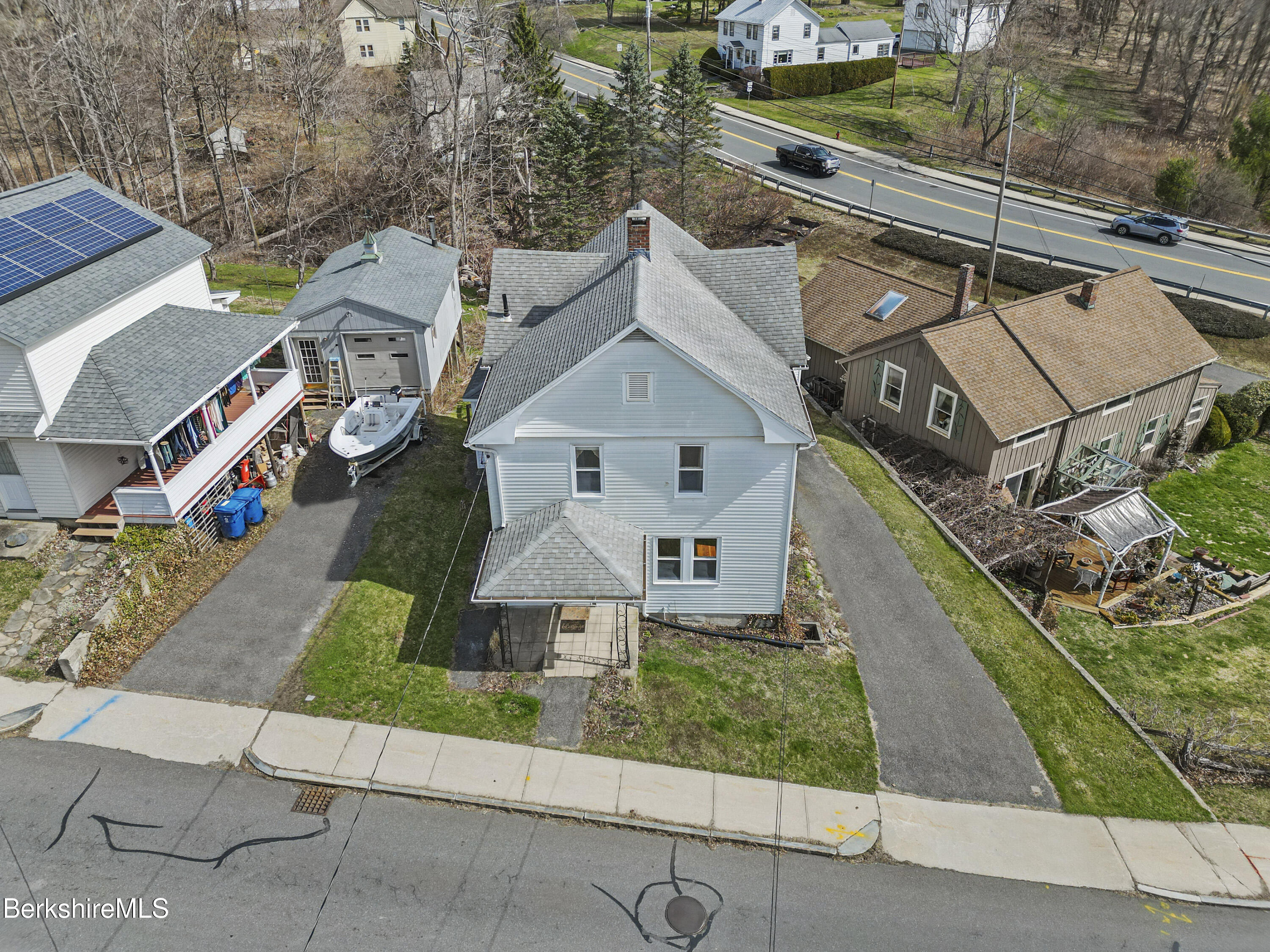 20 Summer St, Lee, Massachusetts image 4