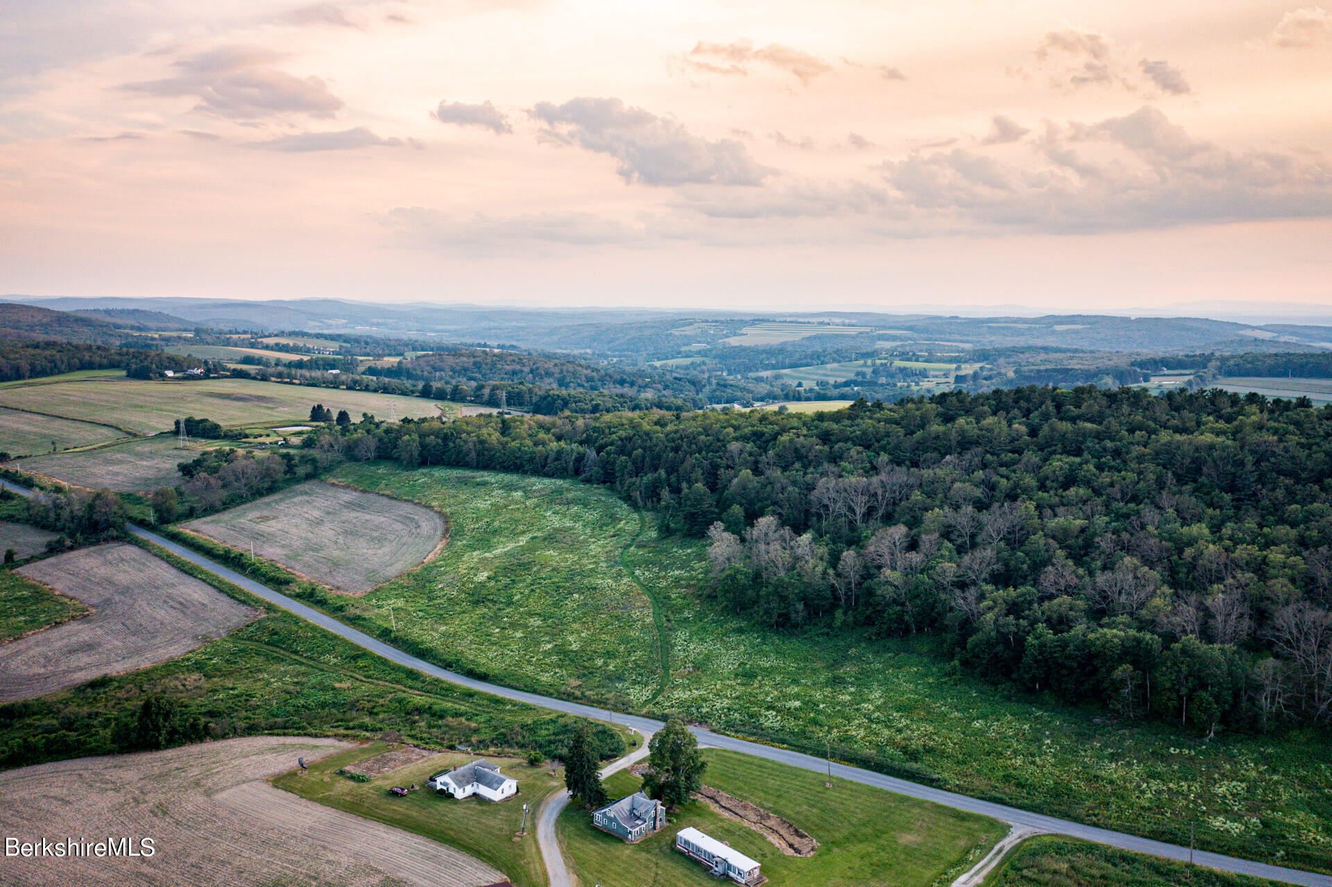 5 Homestead Farm #15 Ln, Millerton, New York image 3