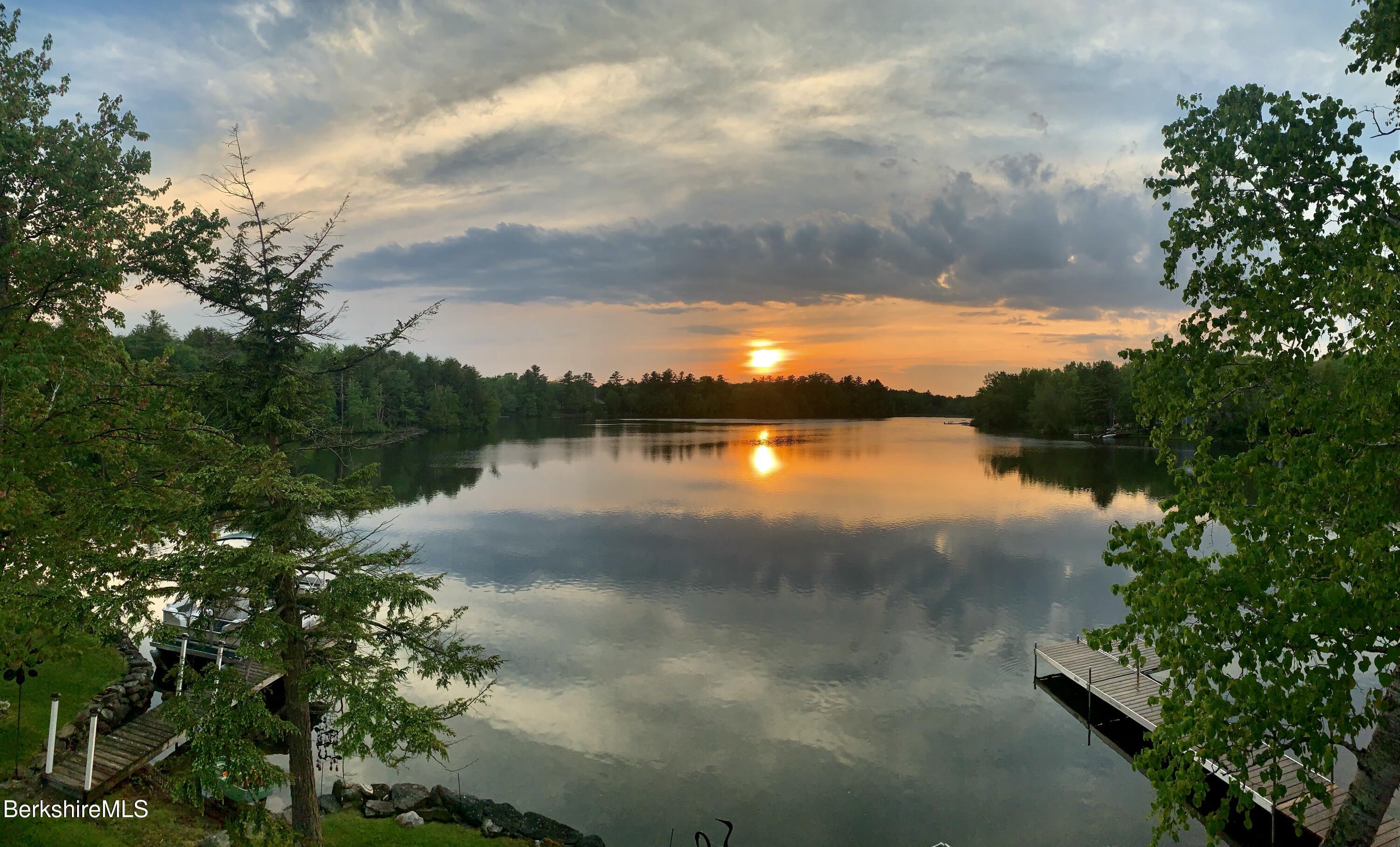 321 Ashmere Dr, Hinsdale, Massachusetts image 1