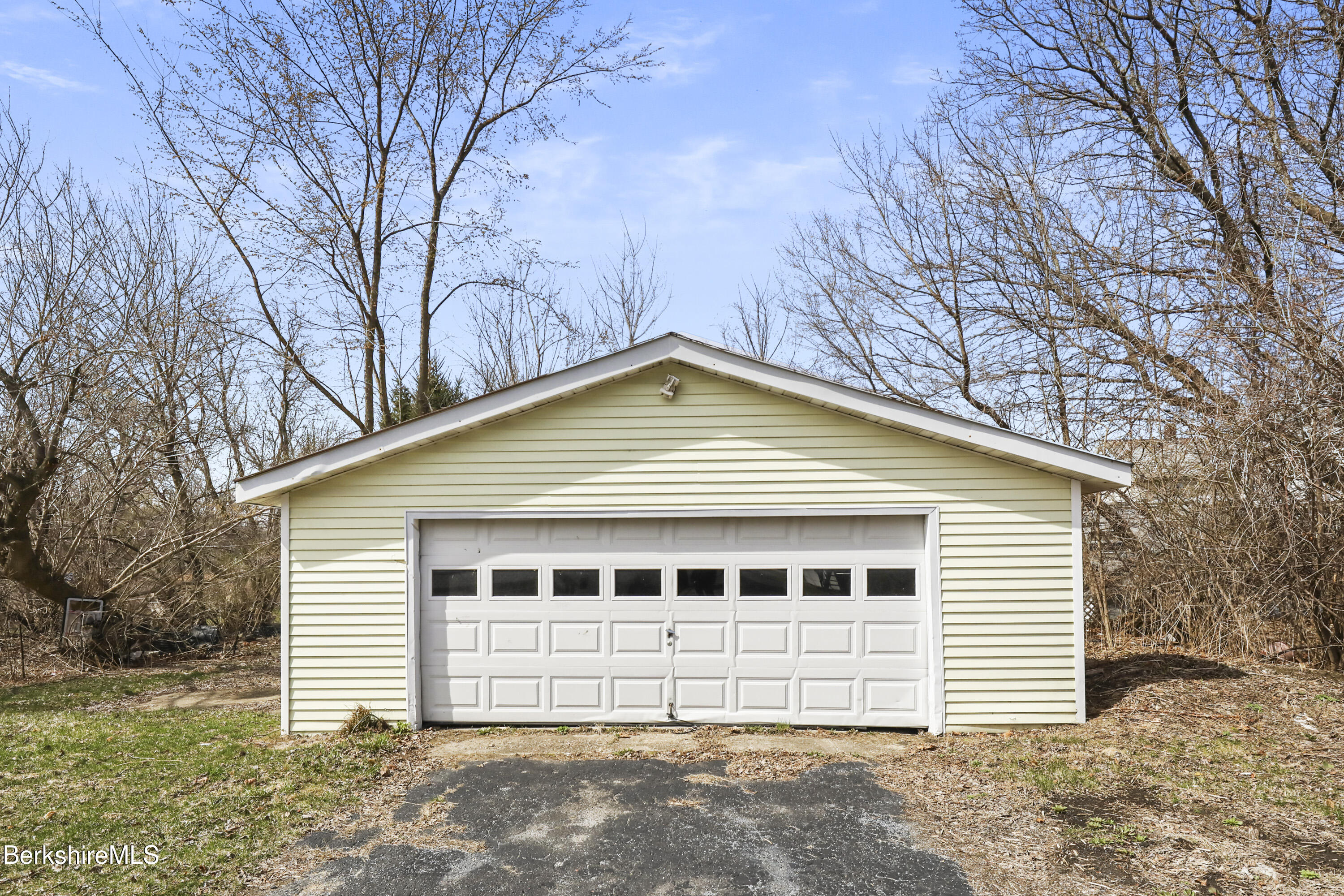 17 Phelps Ave, North Adams, Massachusetts image 12
