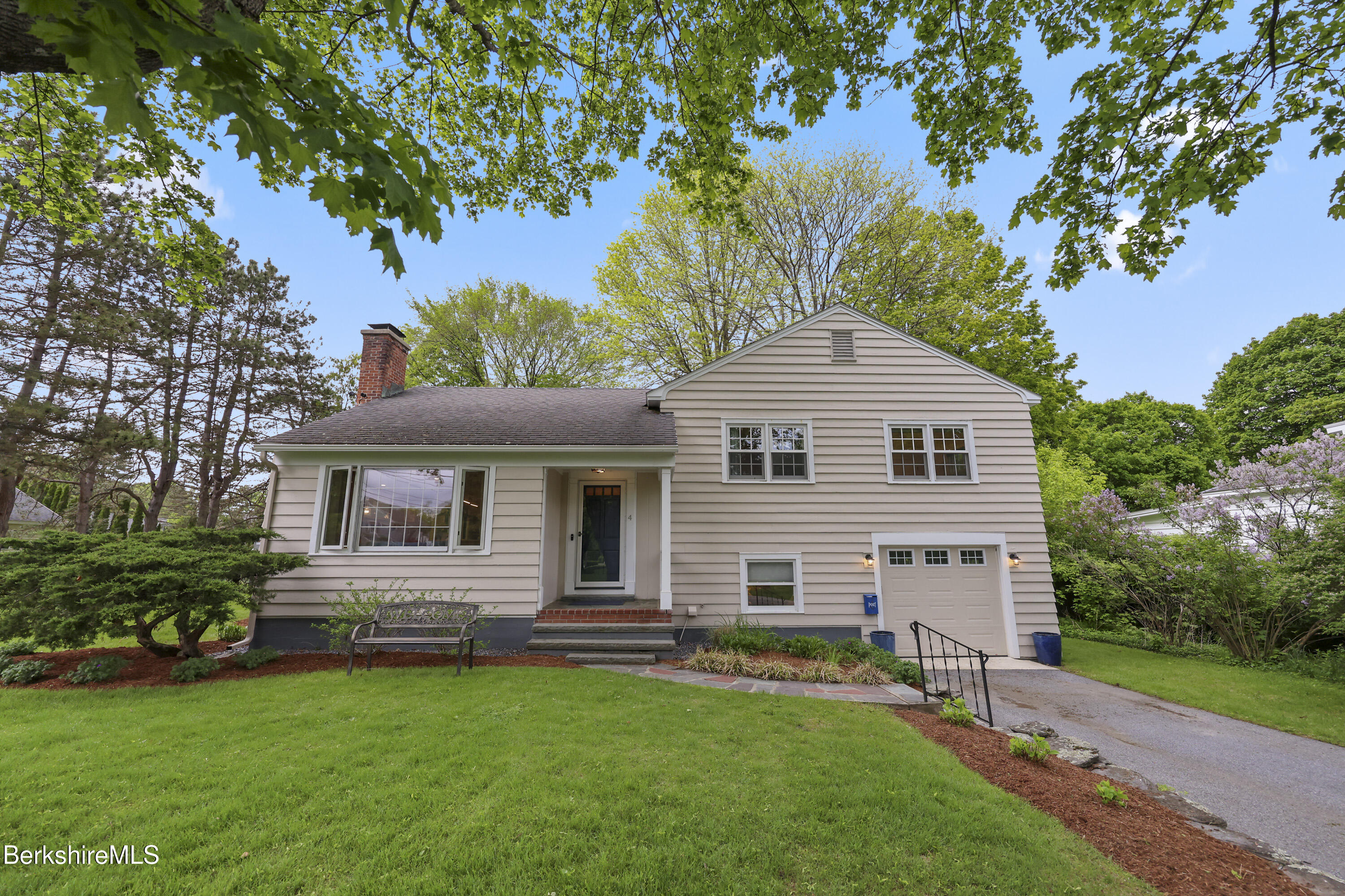 4 Woodlawn Dr, Williamstown, Massachusetts image 1