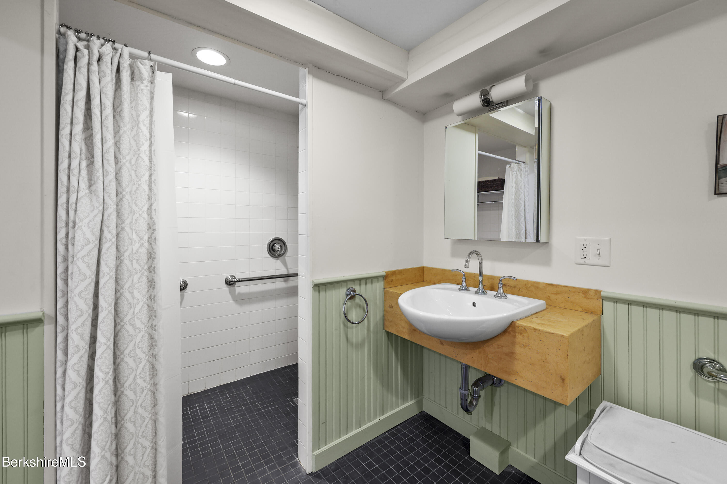 4 Woodlawn Dr, Williamstown, Massachusetts image 50