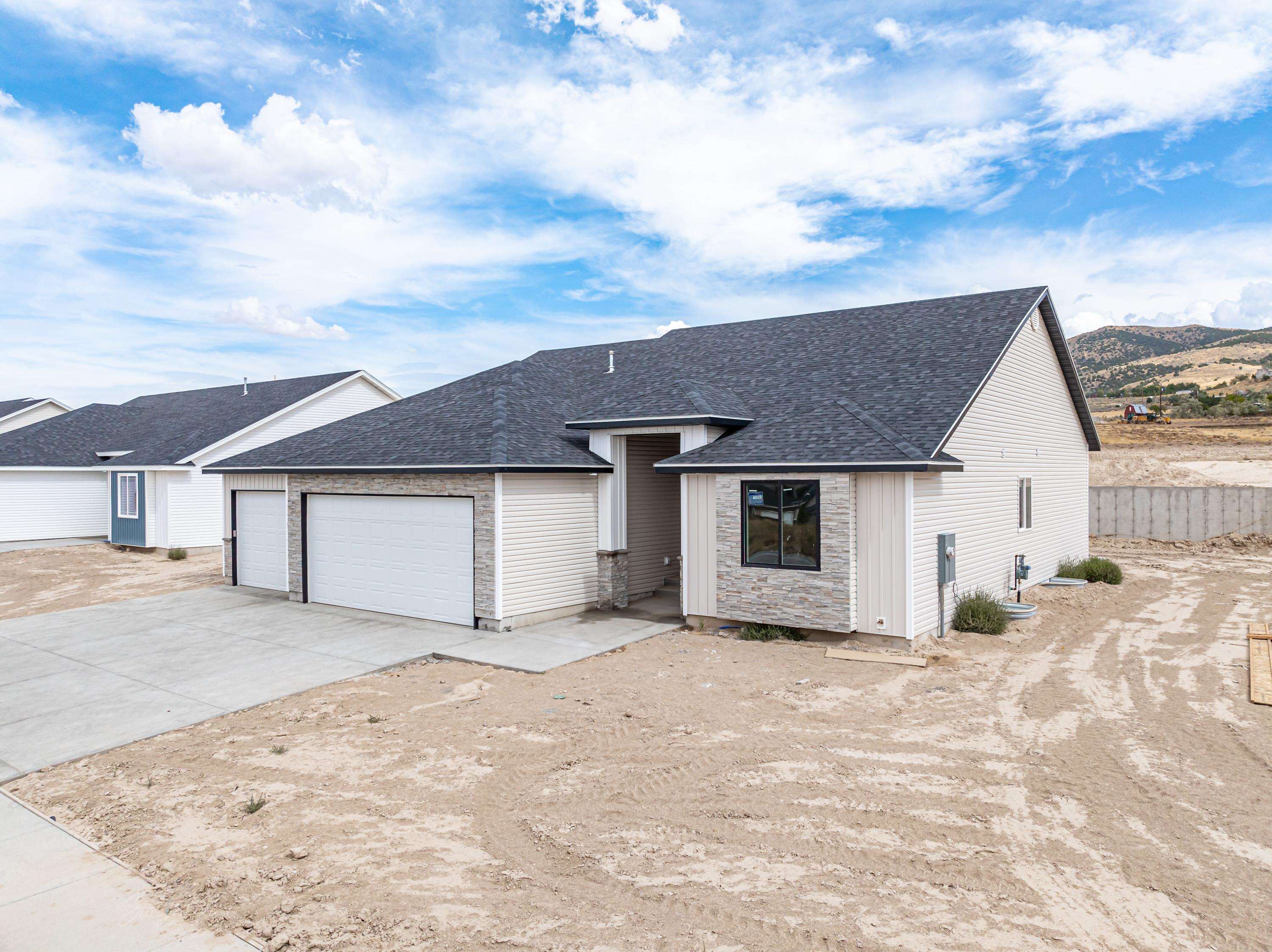 3038 Dewinter Dr, Pocatello, Idaho image 2