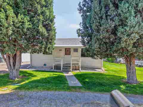 Photo of 925 Belmont St, Pocatello, ID 83204 (MLS # 583119)
