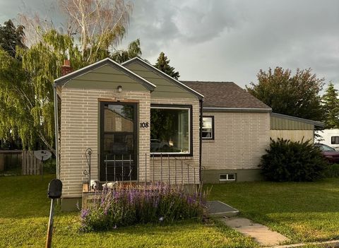 Homes For Sale - 108 W 2nd S<br/> Grace, ID 83241