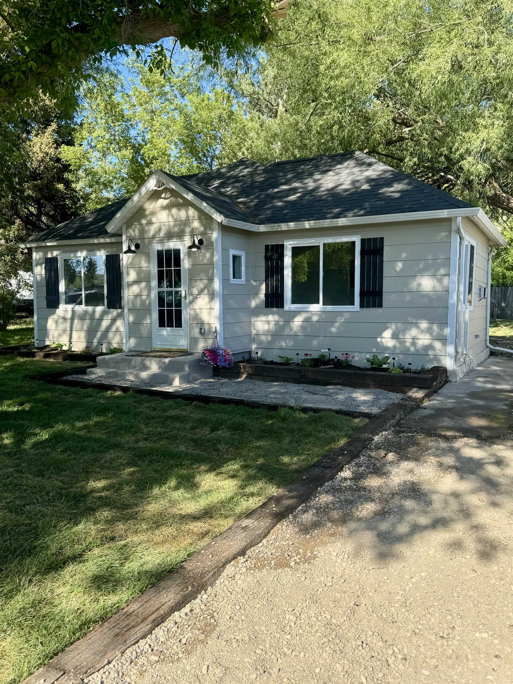 371 S Second St E, Soda Springs, Idaho image 1