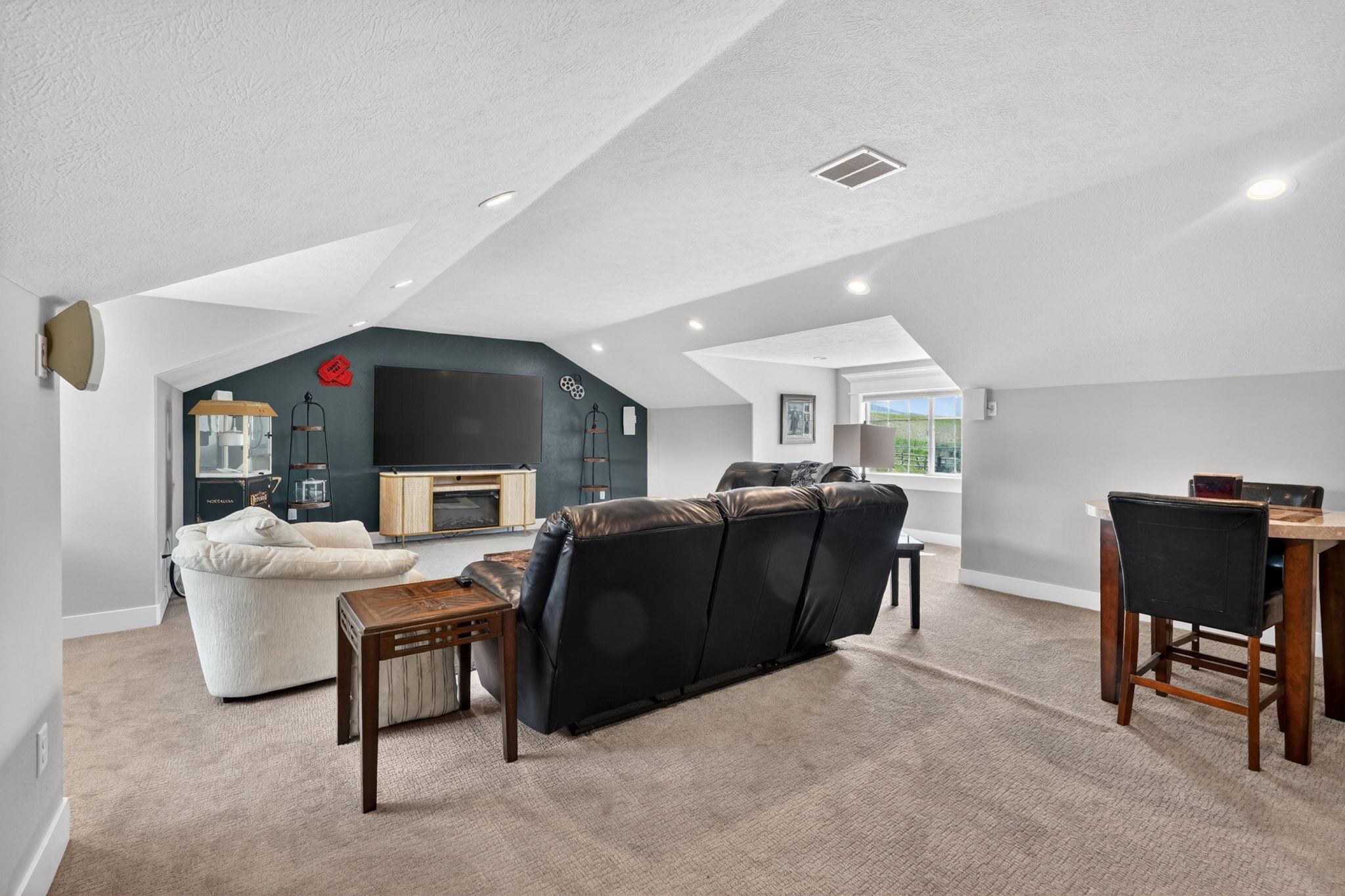 Inkom, Idaho, 83245, United States, 7 Bedrooms Bedrooms, ,4 BathroomsBathrooms,Residential,Active,2036358