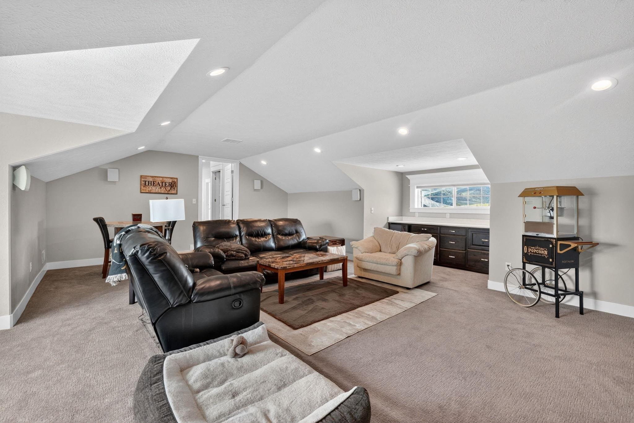 Inkom, Idaho, 83245, United States, 7 Bedrooms Bedrooms, ,4 BathroomsBathrooms,Residential,Active,2036358