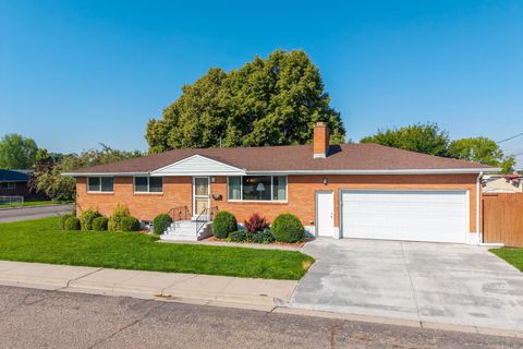 Photo of 1311 Willard Ave, Pocatello, ID 83201 (MLS # 580487)