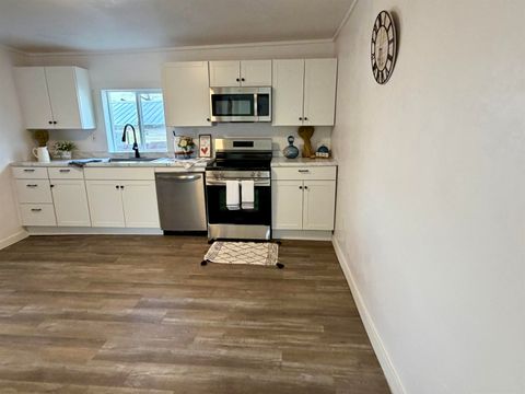 Homes For Sale - 330 Garfield St<br/> American Falls, ID 83211