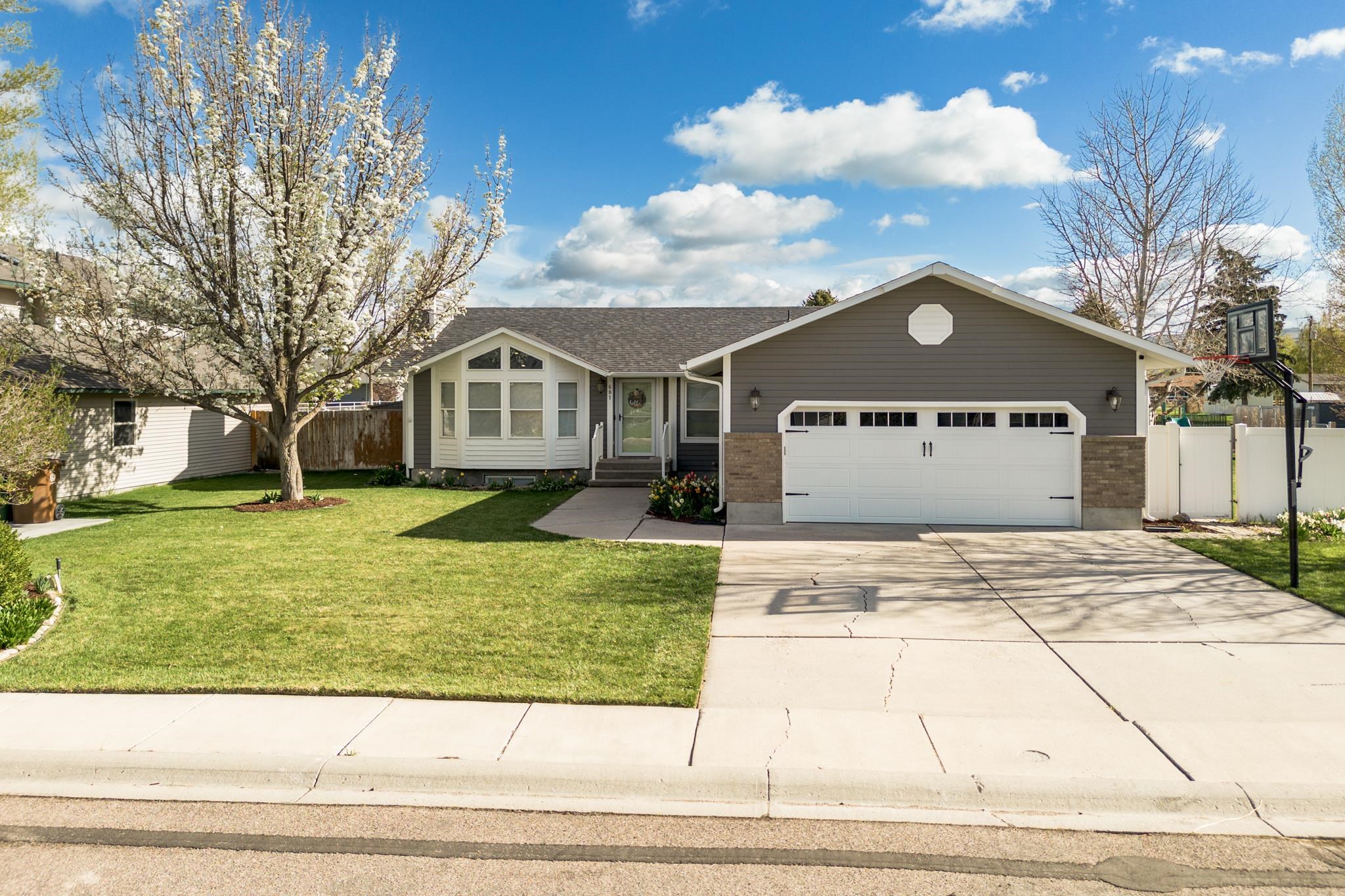 681 Mathew St, Chubbuck, Idaho image 1