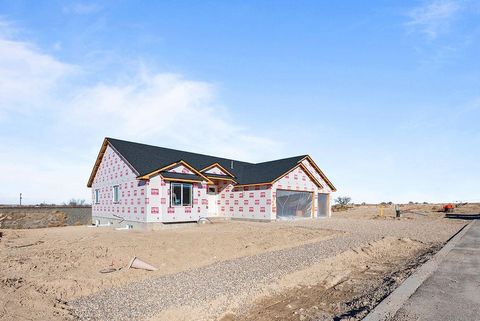 Photo of 329 Lakeview Blvd, American Falls, ID 83211 (MLS # 581244)