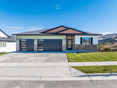 Photo of 4492 Center, Pocatello, ID 83201 (MLS # 579891)