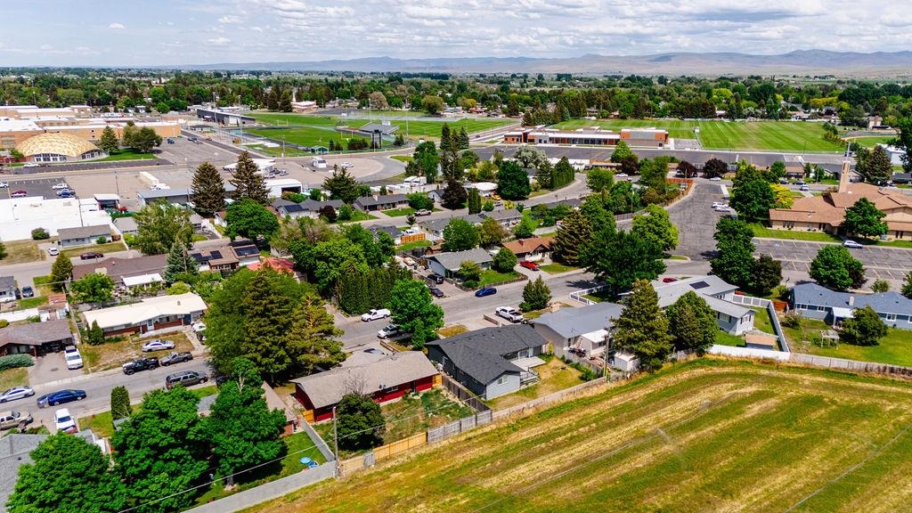520 Clifford St, Blackfoot, Idaho image 3