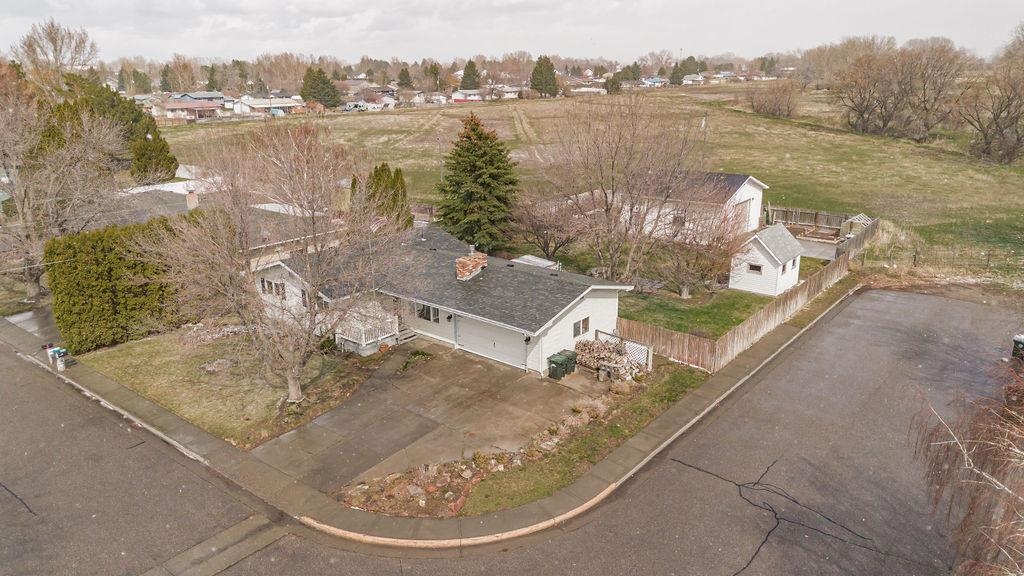 1998 Borreson Ln, Blackfoot, Idaho image 1