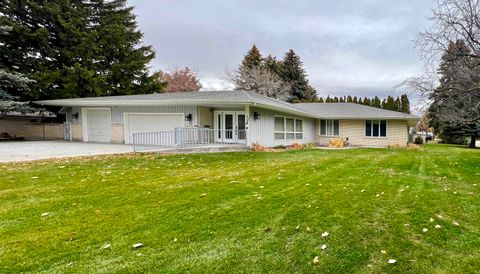 Photo of 334 Westmoreland Dr, Idaho Falls, ID 83404 (MLS # 582023)