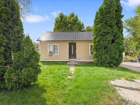 Homes For Sale - 230 Lincoln Street<br/> American Falls, ID 83211