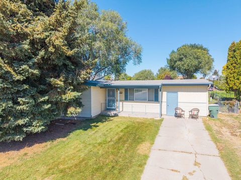Photo of 1074 Northgate Dr, Pocatello, ID 83201 (MLS # 580888)