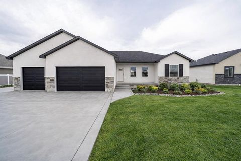 Photo of 1631 Palm Springs Dr, Idaho Falls, ID 83404 (MLS # 582084)