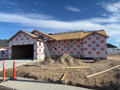 Photo of 1160 Alpine Dr, Chubbuck, ID 83202 (MLS # 582153)