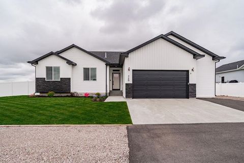 Photo of 720 Rustic Rd, Pocatello, ID 83201 (MLS # 579315)