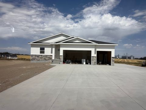 Photo of 102 N Stocktrail Dr, Idaho Falls, ID 83401 (MLS # 579855)