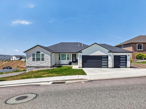 Photo of 451 Vista, Pocatello, ID 83201 (MLS # 582455)