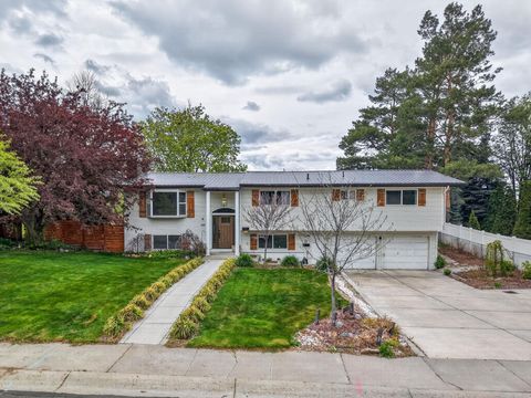 Photo of 125 Stanford Ave, Pocatello, ID 83201 (MLS # 582327)