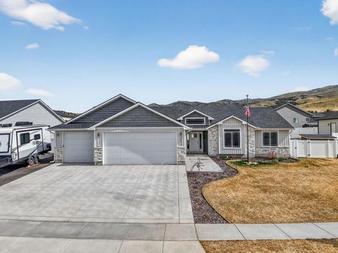 Photo of 3052 DeWinter Dr, Pocatello, ID 83204 (MLS # 582981)