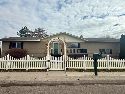 Photo of 3940 Henderson Ln, Pocatello, ID 83201 (MLS # 581105)