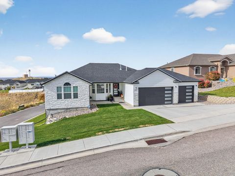 Photo of 451 Vista, Pocatello, ID 83201 (MLS # 580935)