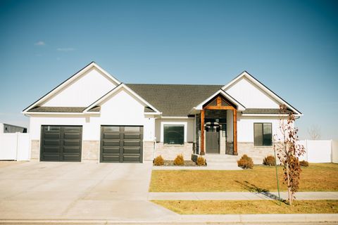 Photo of 818 E 1475 N, Shelley, ID 83274 (MLS # 581108)