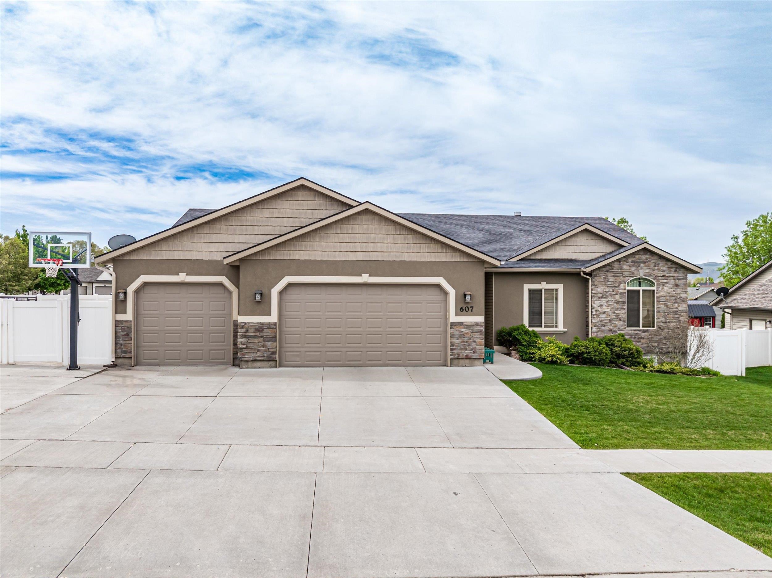 607 Nathan Lane, Chubbuck, Idaho image 1