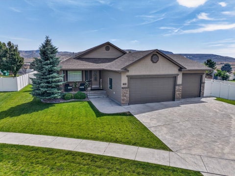 Photo of 1361 Sawtooth St, Chubbuck, ID 83202 (MLS # 583261)